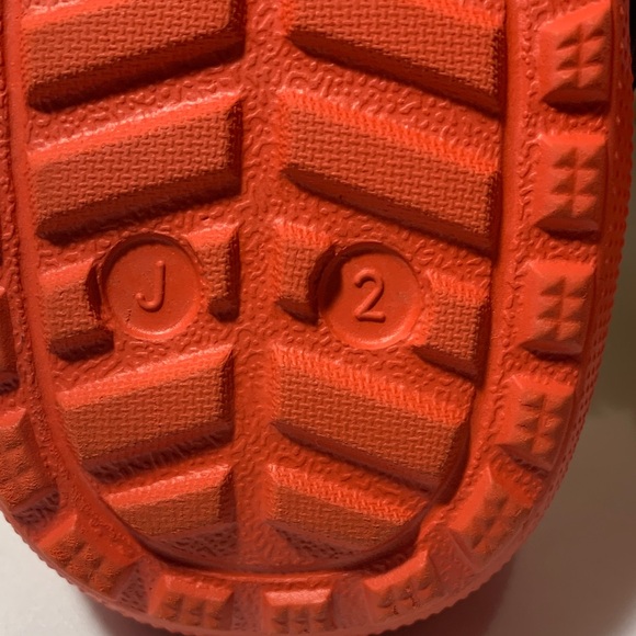 CROCS Unisex Child Classic Lined Disney Mickey Clogs Size J2 - Picture 2 of 10